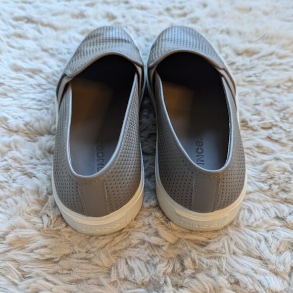 NWOT VINCE Blair Perforated Suede Sneaker size 8 - Picture 4 of 6